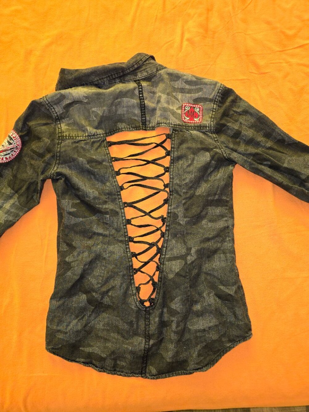 Affliction Camo Lace-Up Back Long Sleeve Shirt size XS - Picture 2 of 9